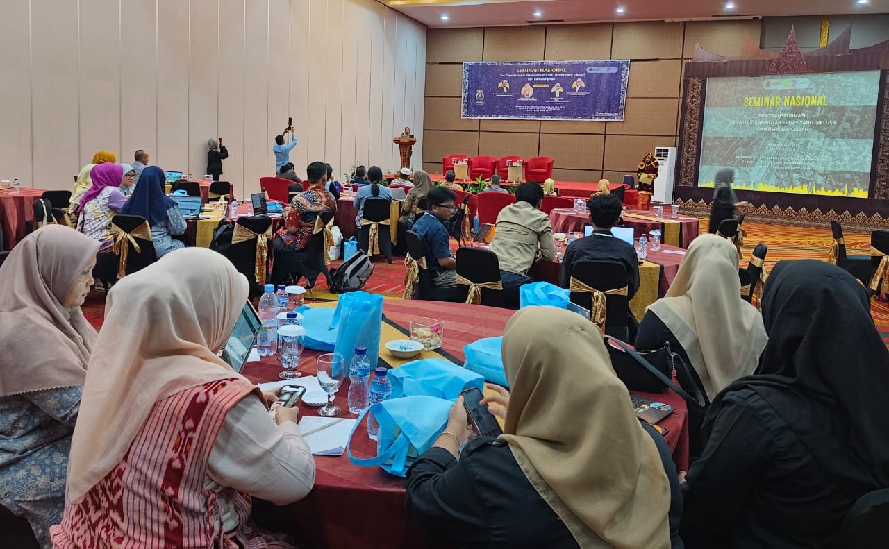 Seminar Nasional PWK FTSP-UBH 2025 bertema Mewujudkan Kota Cerdas Yang Inklusif dan Berkelanjutan