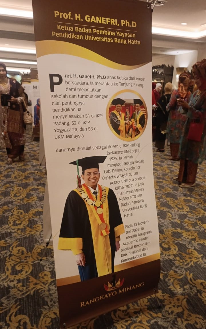 Ketua Dewan Pembina YPBH Prof. Ganefri, M.Pd., Ph.D. Terima Penghargaan Tokoh Inspiratif Bidang Pendidikan Rangkayo Minang Award 2025