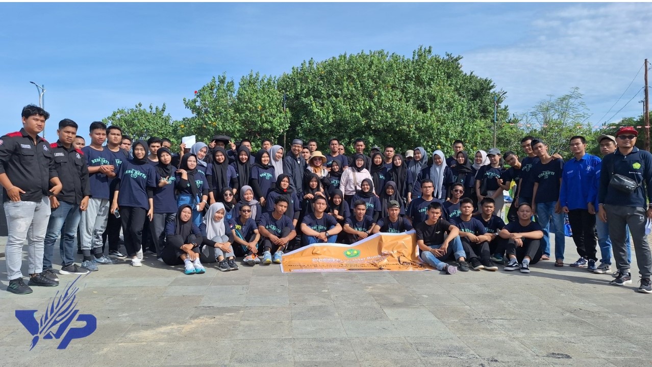 Mahasiswa Baru FTI Ikuti Aksi Bersih Pantai Padang dalam Kegiatan Pendikar