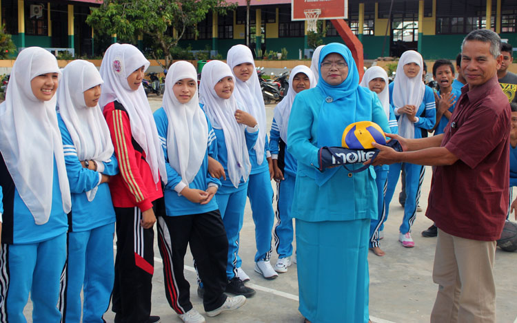 Para Guru Sambut Baik Penghapusan Jalur Ujian Tulis SPMB-UBH