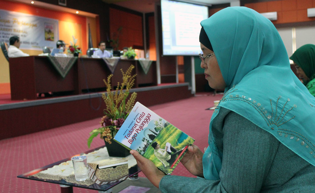 UBH Bedah Buku Kisah Buya Hamka " Tadarus Cinta Buya Pujangga"
