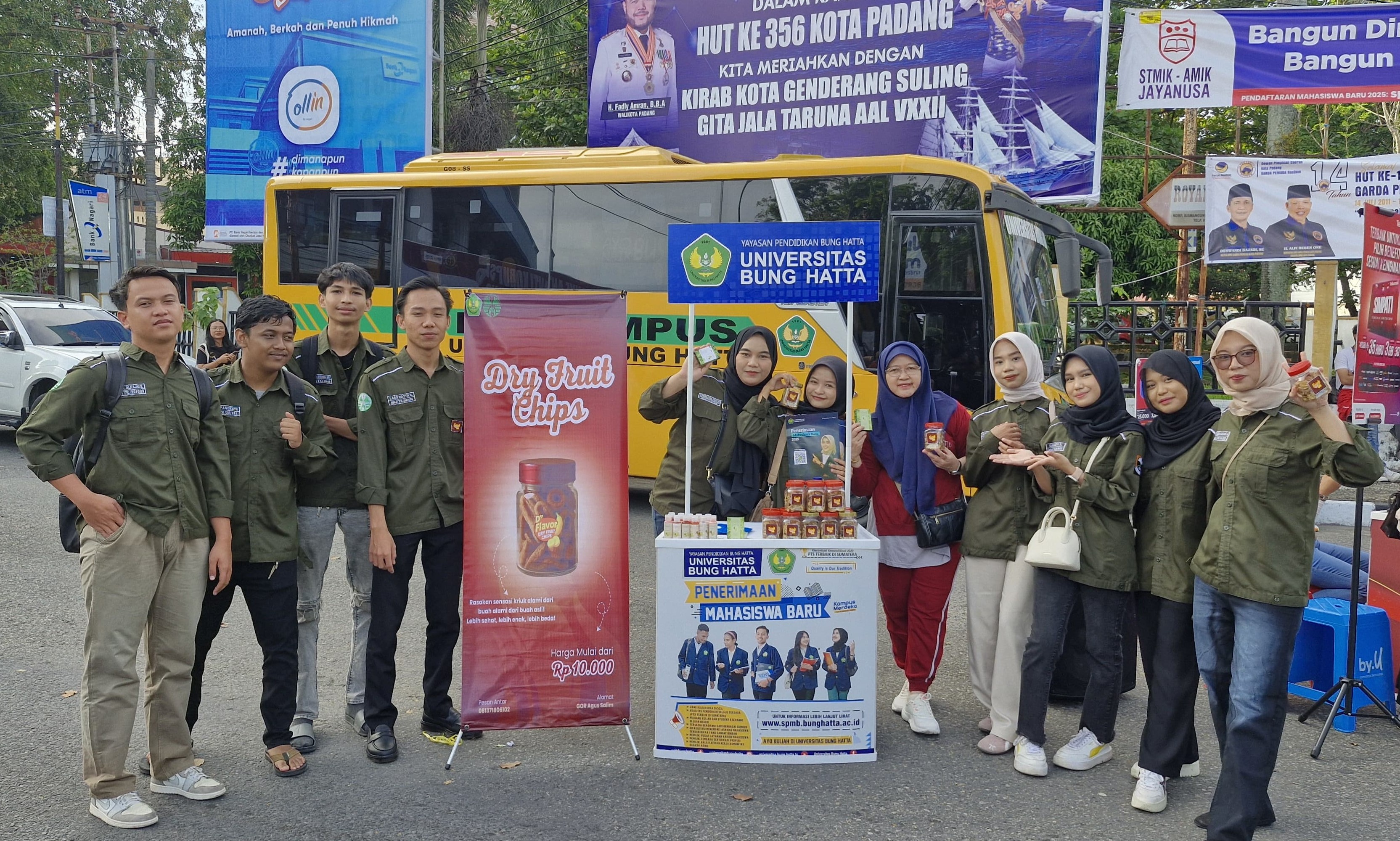 Keripik Pisang Kering Produk Kuliner Mahasiswa Teknik Kimia UBH Ramaikan Produk UMKM Car Free Day Padang
