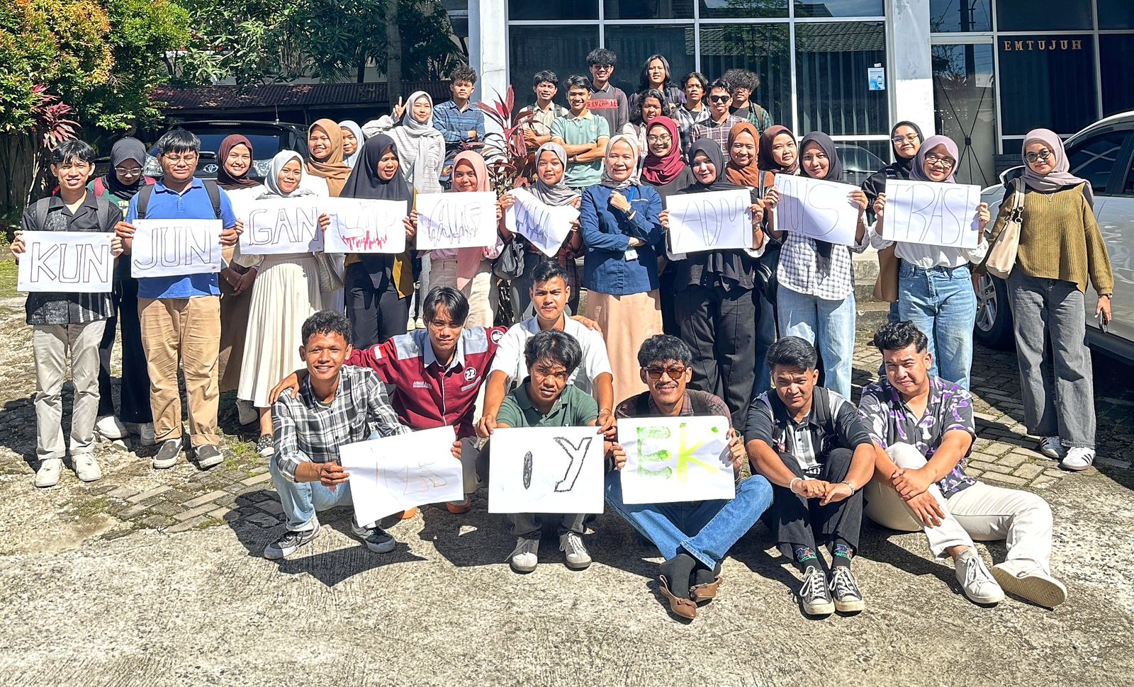 Mahasiswa Teknik Ekonomi Kontruksi Universitas Bung Hatta Kuliah Lapangan Administrasi Proyek ke PT. Emtujuh Sarana Konsultan