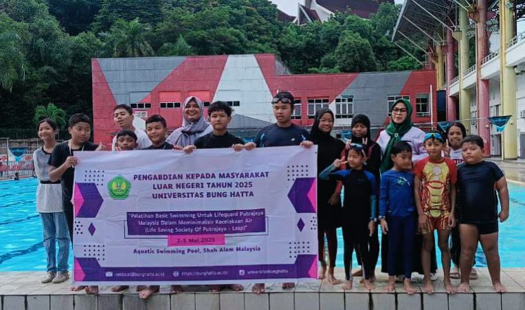 Dosen Universitas Bung Hatta Adakan Pelatihan Renang Dasar Bagi Lifequard Putrajaya Malaysia