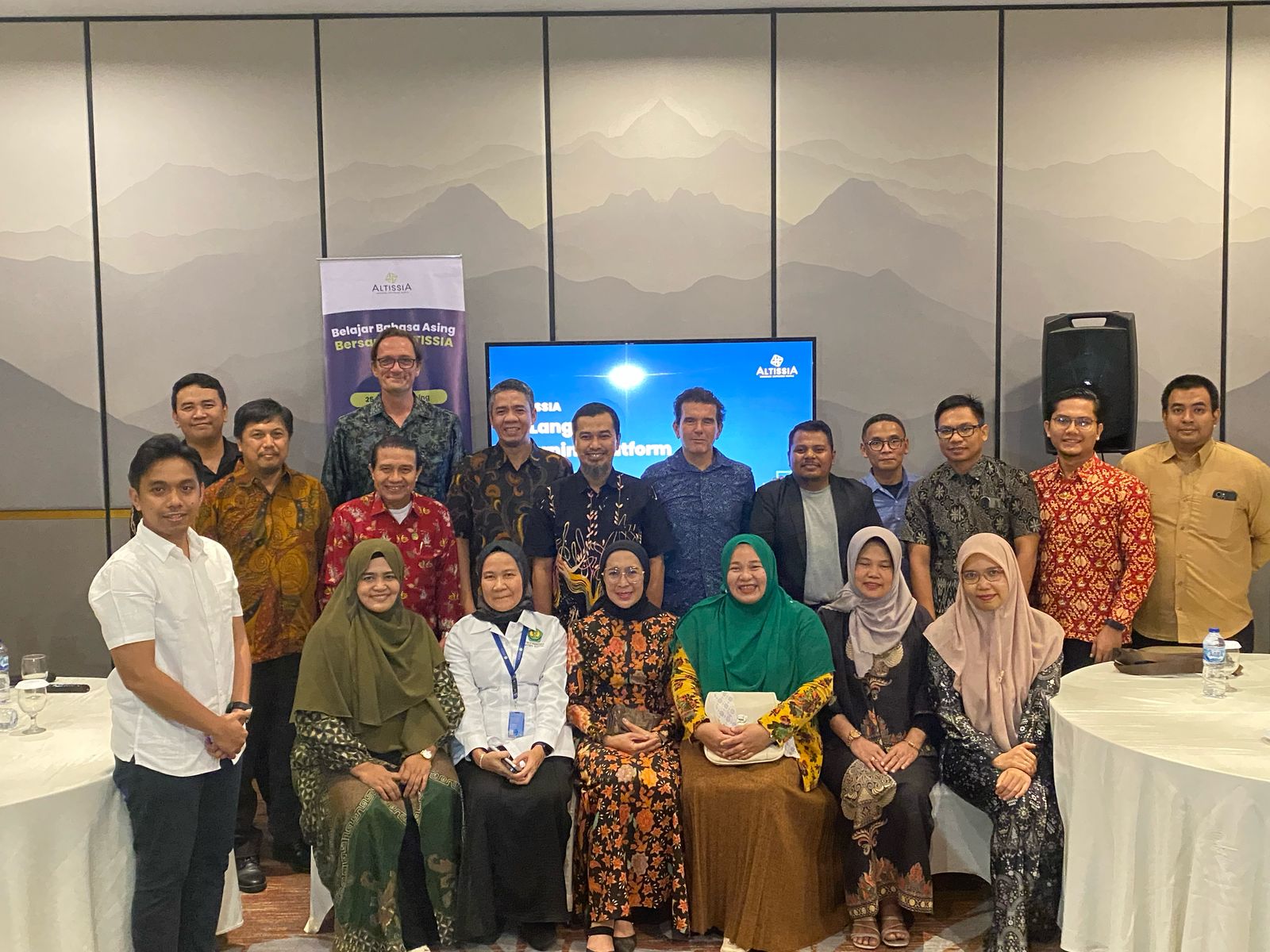 Prerkuat Kolaborasi, Universitas Bung Hatta Hadiri Pertemuan dengan CEO Altissia International dari Belgia