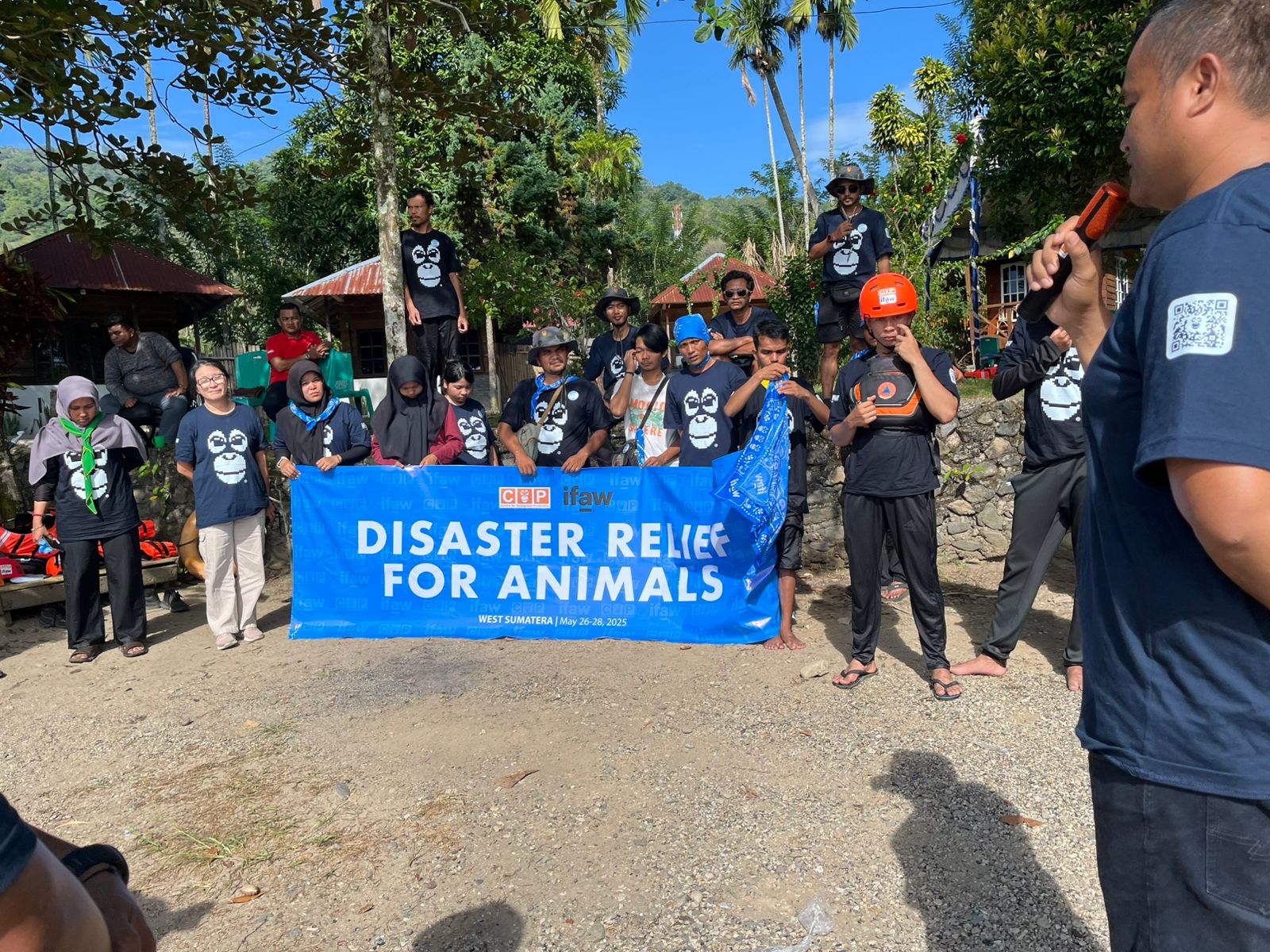 Mahasiswa Universitas Bung Hatta Ikut Animal Disaster Relief Training di Danau Maninjau
