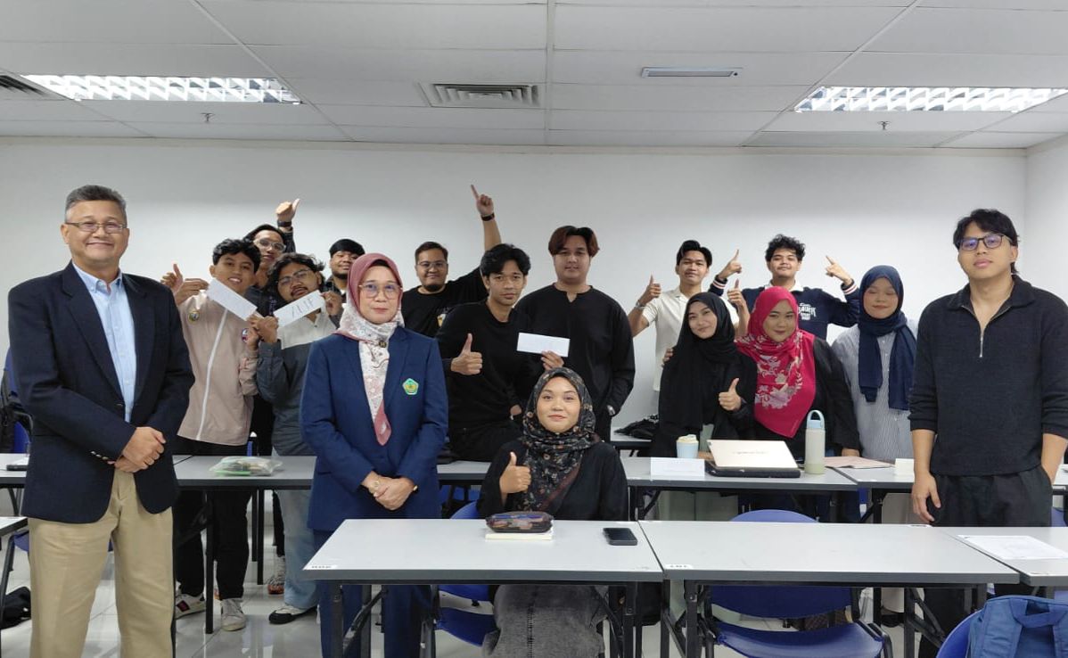 Dosen Manajemen Universitas Bung Hatta Isi Kuliah Tamu di UniKL, Bahas Etika Bisnis di Era Kompetitif