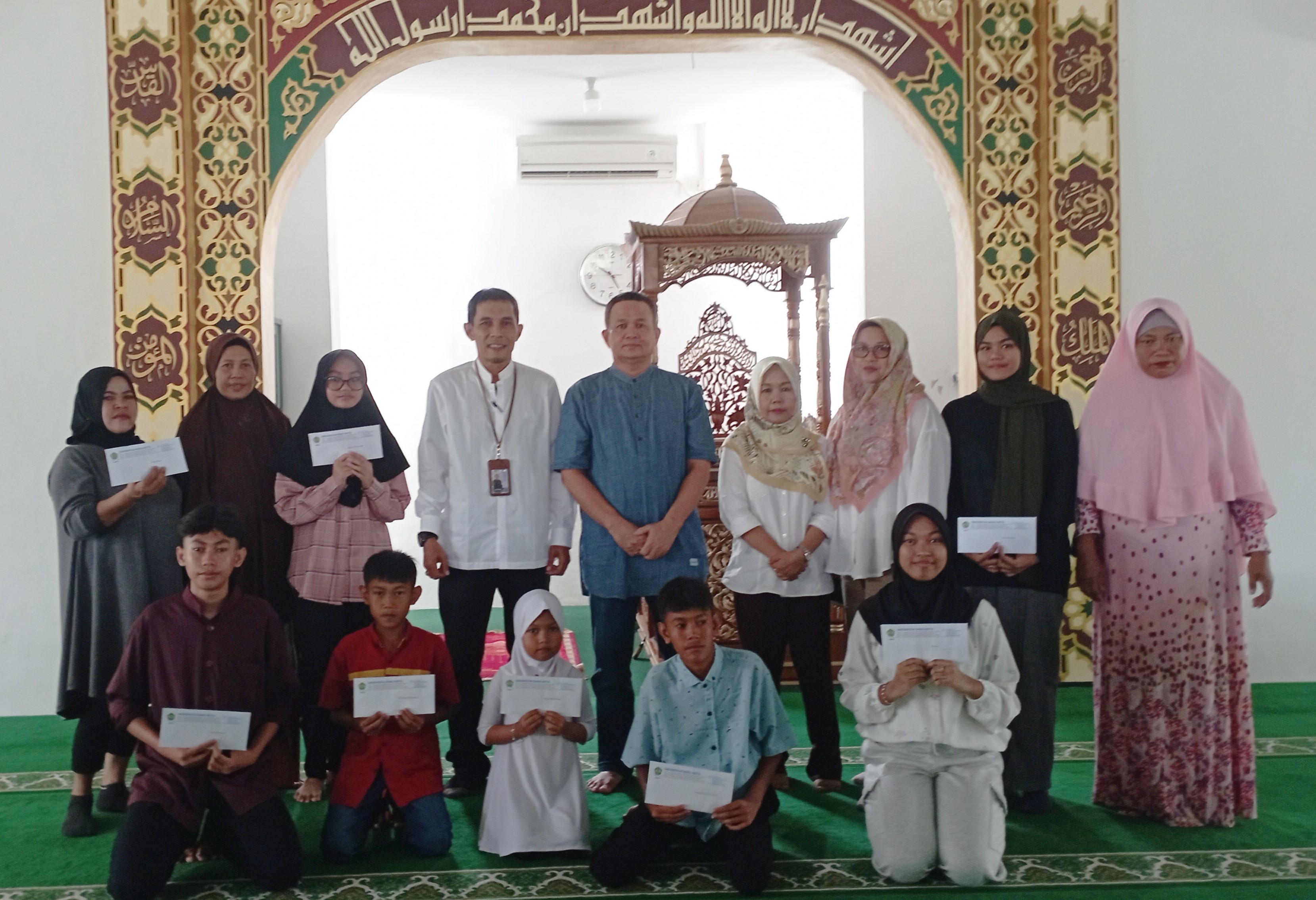 Pengurus Mesjid Nur Jannah Universitas Bung Hatta Salurkan Bantuan Anak Yatim
